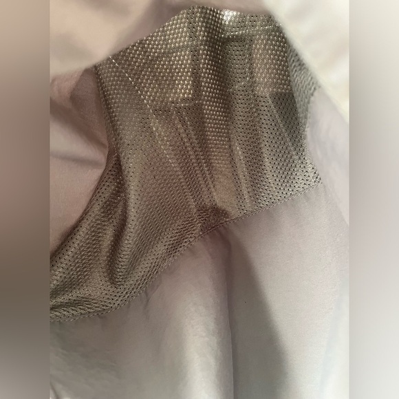 EUC Men's Mountain Hardware Gray shirt - Picture 8 of 16